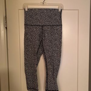 LIKE NEW Lululemon HW wunder under crop